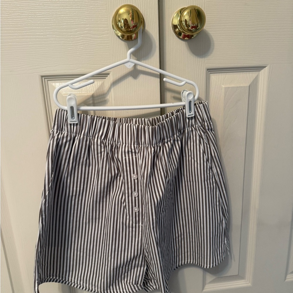Daily Drills High Waist Gray and White Shorts
